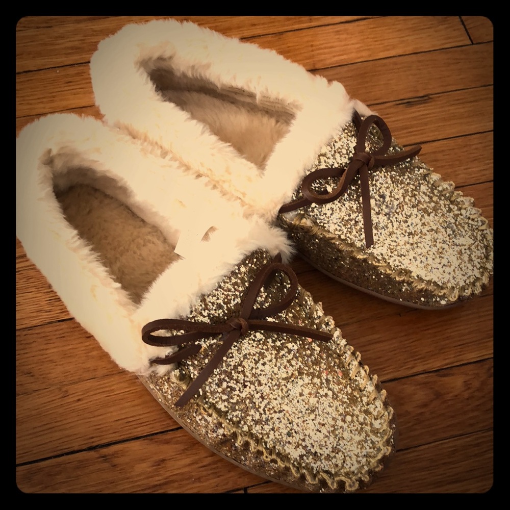 Women’s “Lodge Moccasins” in gold glitter  - 8.0